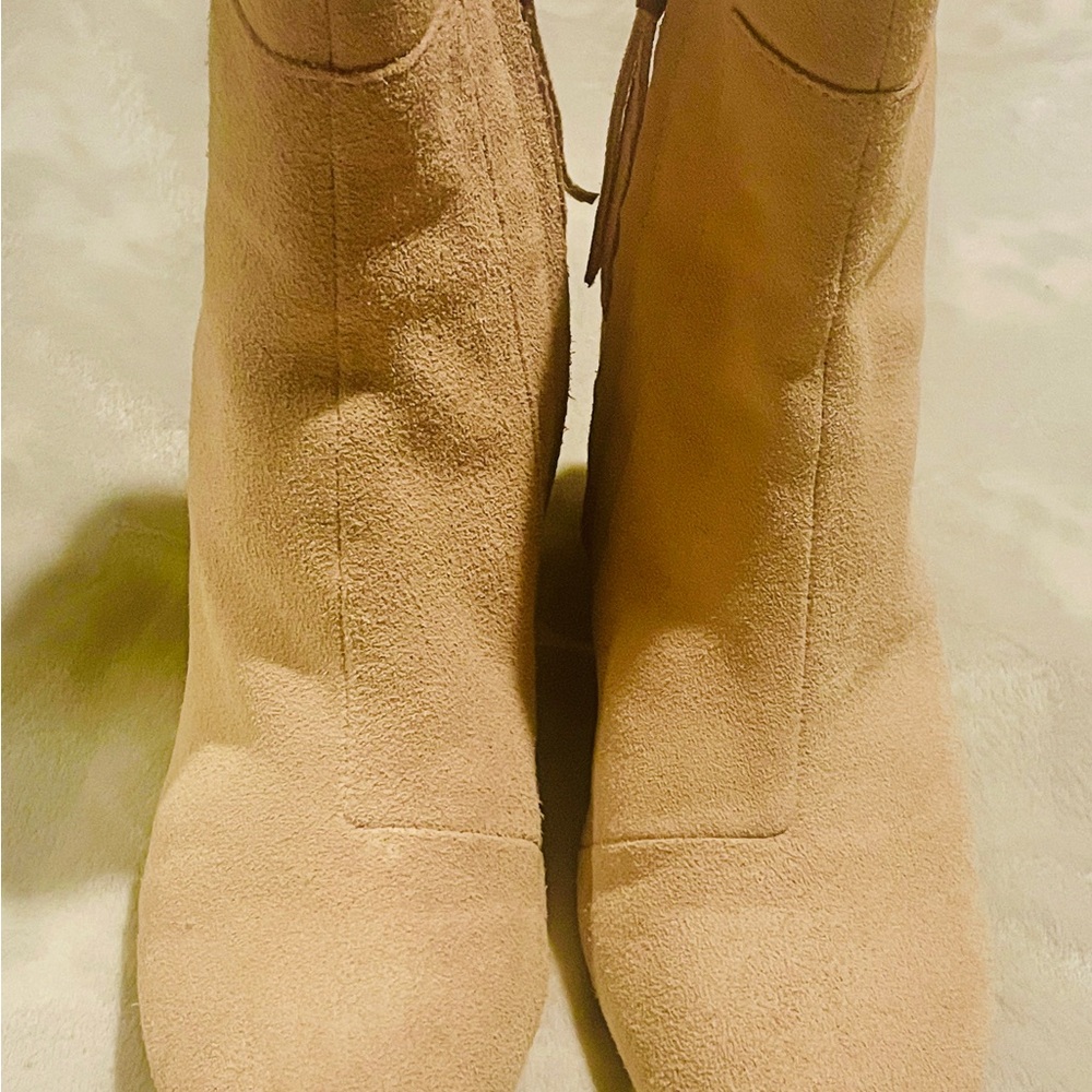 Tom’s Light Pink suede style booties - Picture 7 of 11